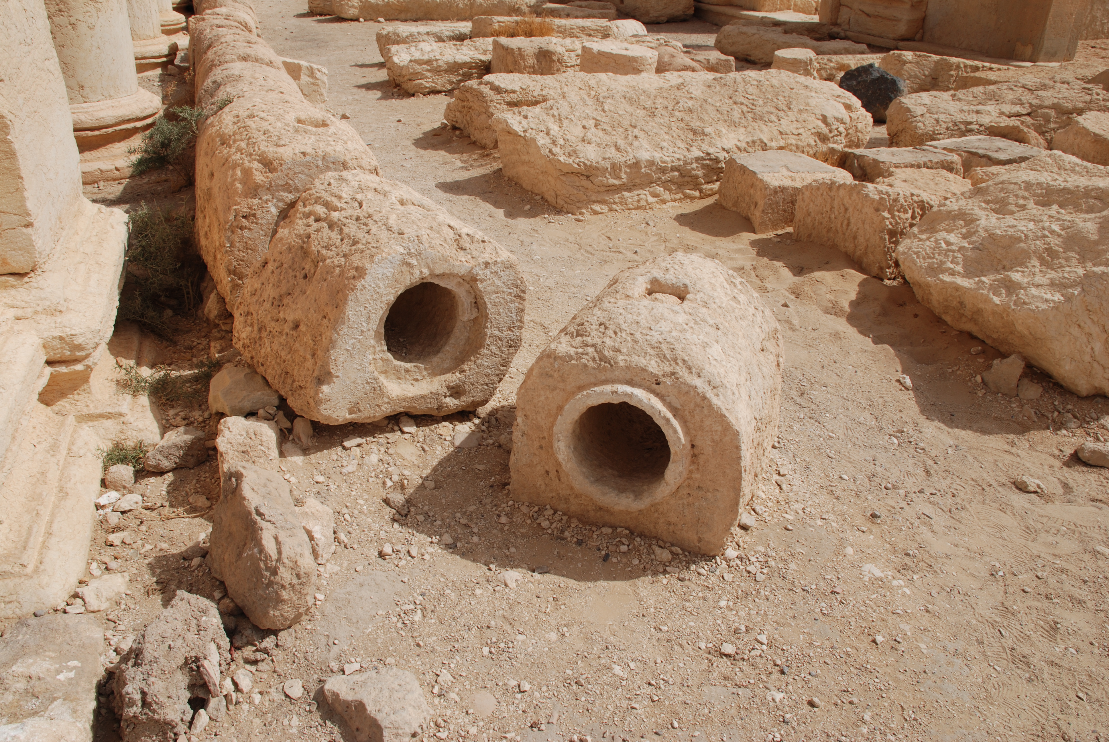 Detalle de las tuberías de piedra