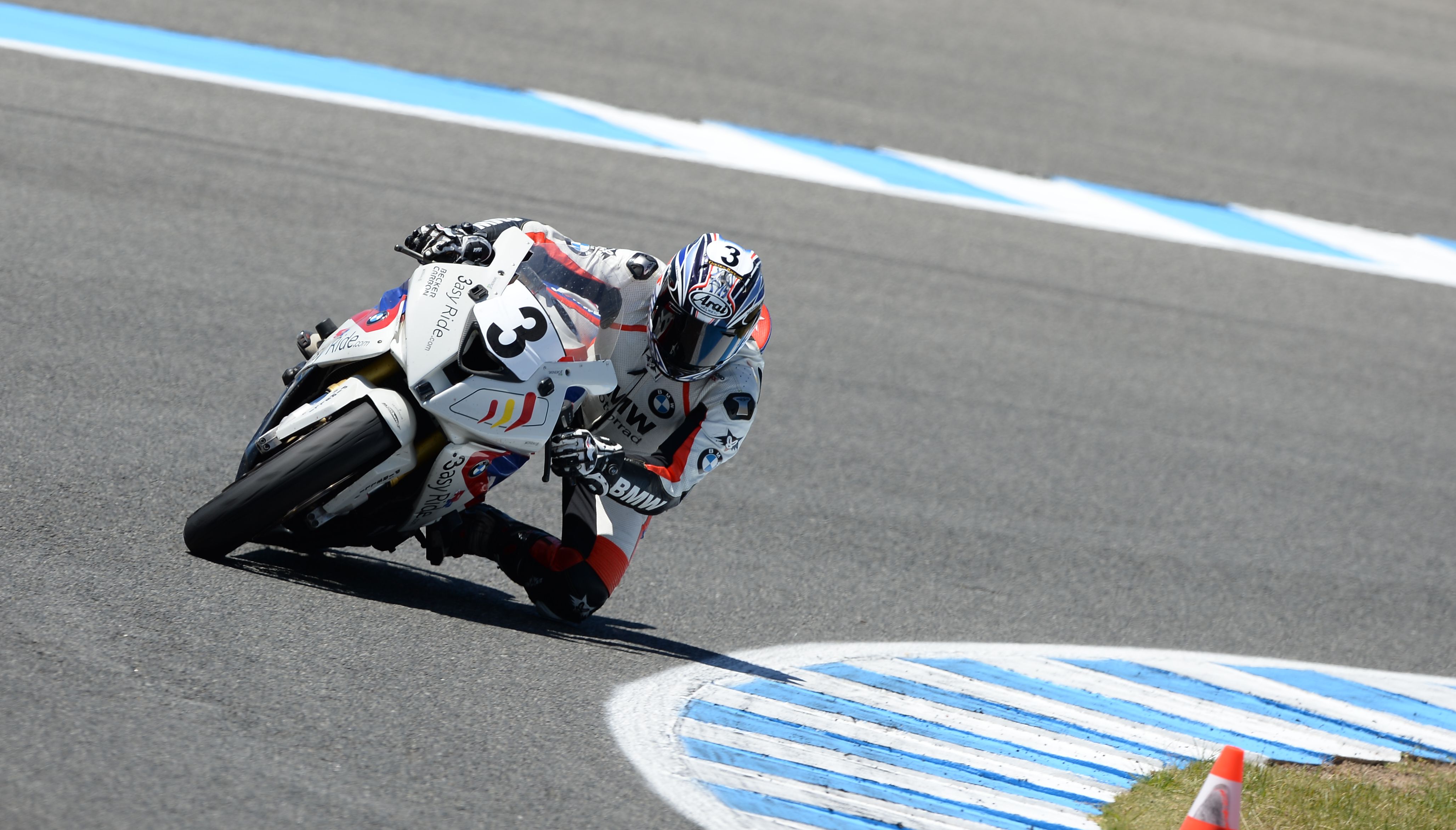 Carlos Abehsera rodando en el Circuito de Jerez